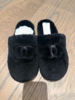 Black Faux-Fur Slip-On Slippers
